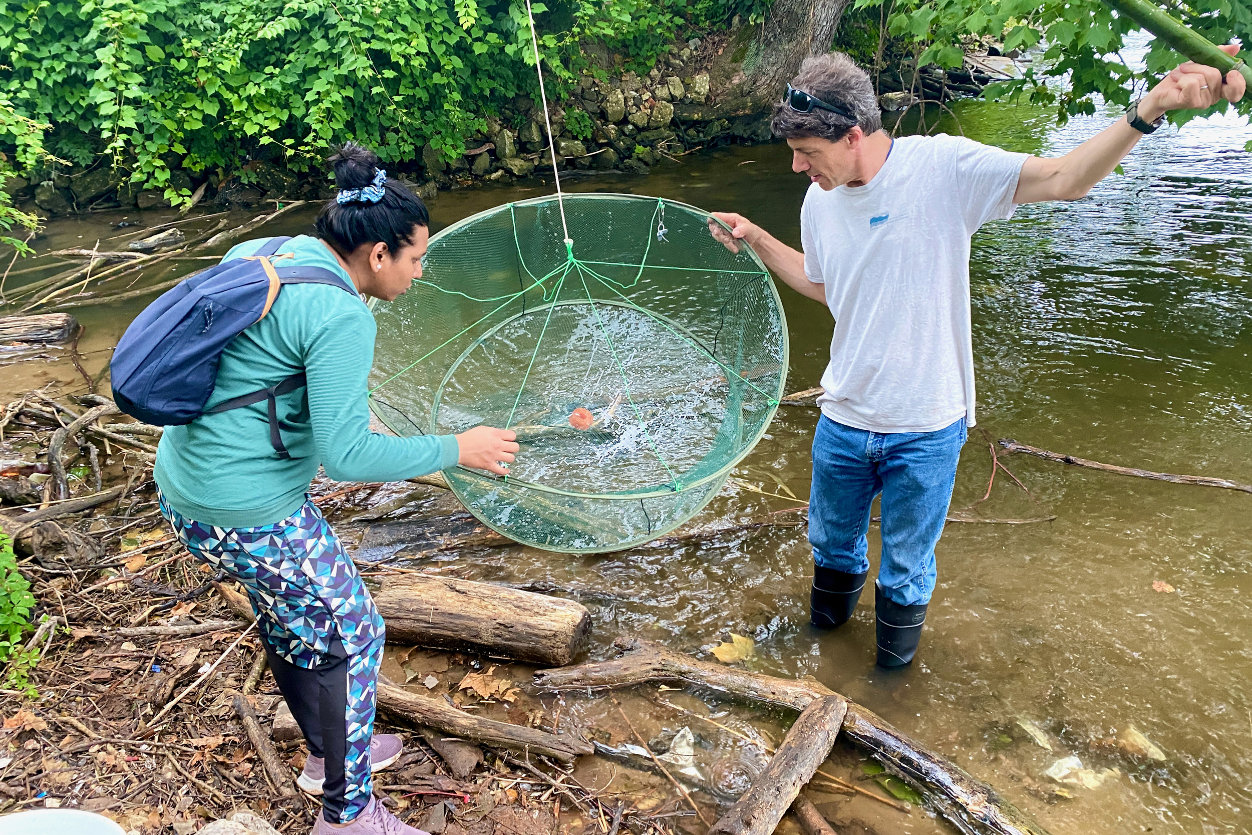 Eric Schott, a marine researcher at the University of Maryland Center for Environmental Science, and graduate student Ronita Sequeira set up nets to capture small fish and other aquatic organisms along the Middle Branch of the Patapsco River in South Baltimore. Credit: Aman Azhar/Inside Climate News